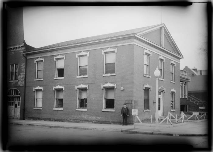 Historic American Buildings Survey Collection, Library of Congress, LC-HABS ILL 9-BEATO,3-2